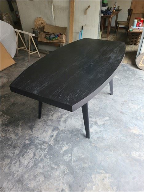 Atas Meja Dilukis Dawai